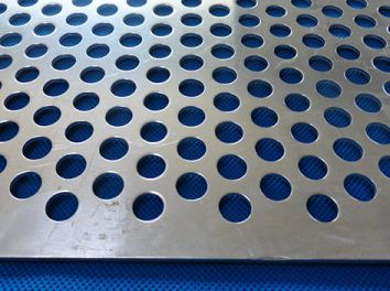 如何做好沖孔網(wǎng)表面拉絲處理 如何做好沖孔網(wǎng)表面拉絲處理